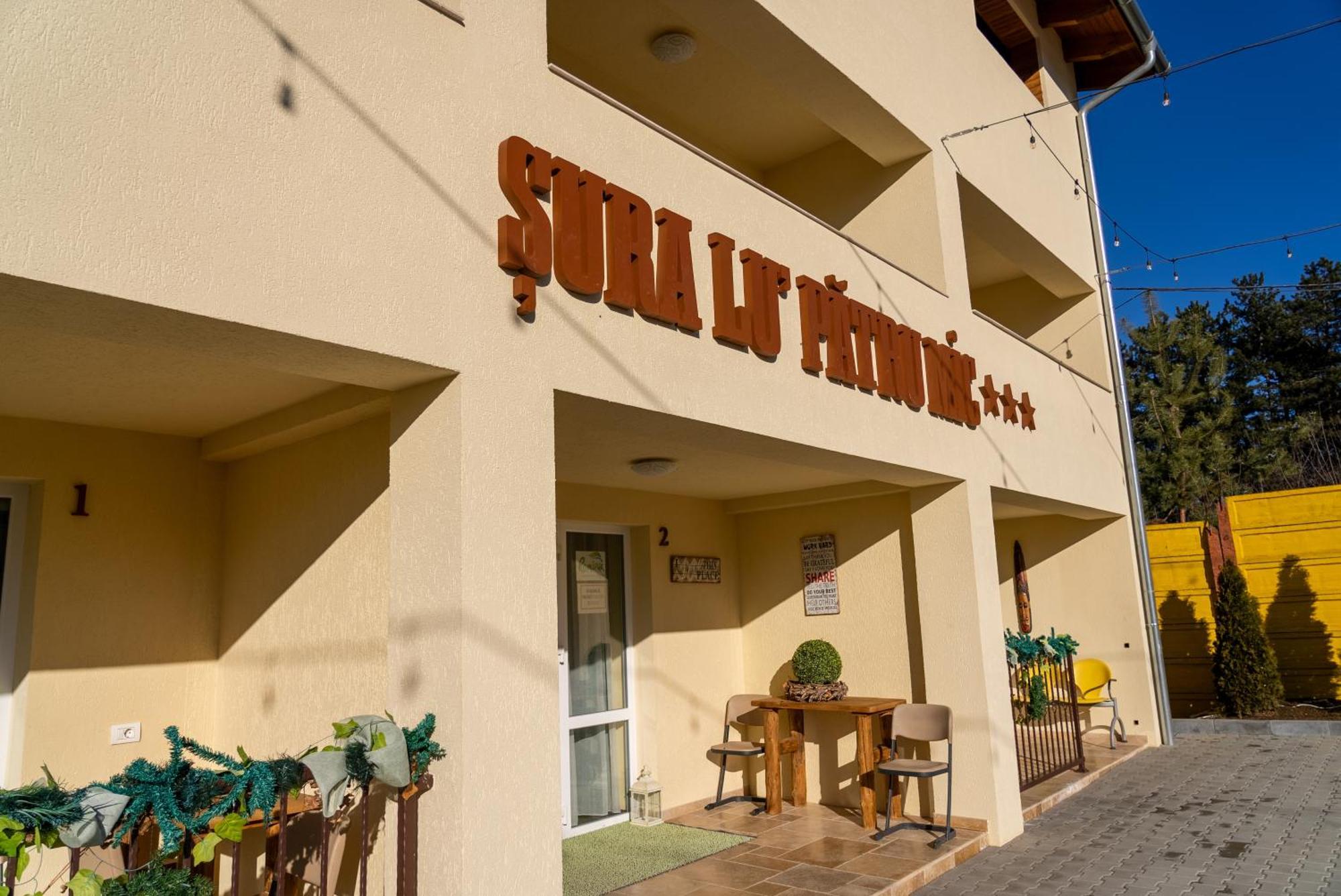 Sura Lu' Patru Apartment Vulcan  Ngoại thất bức ảnh