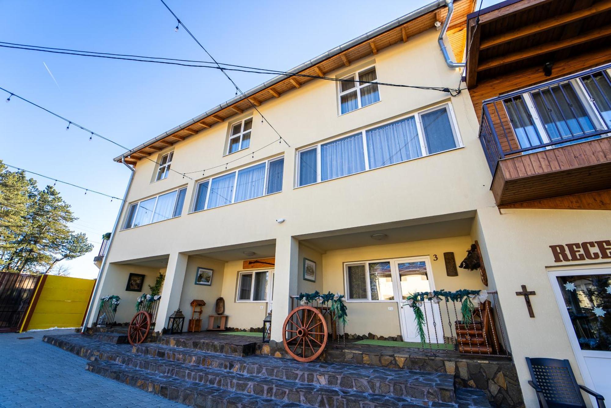 Sura Lu' Patru Apartment Vulcan  Ngoại thất bức ảnh